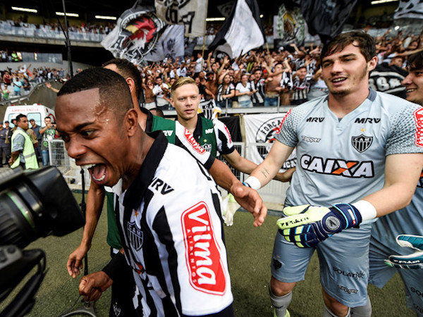 Robinho vẫn sống ung dung trước án tù lơ lửng