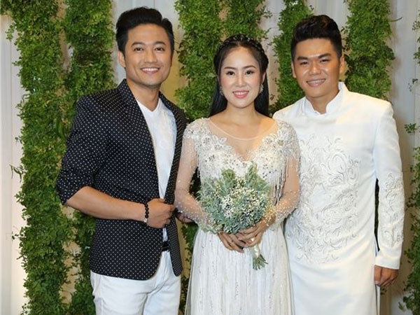 Chồng mới cưới "đứng hình" khi fan khẳng định Quý Bình mới là ông xã Lê Phương