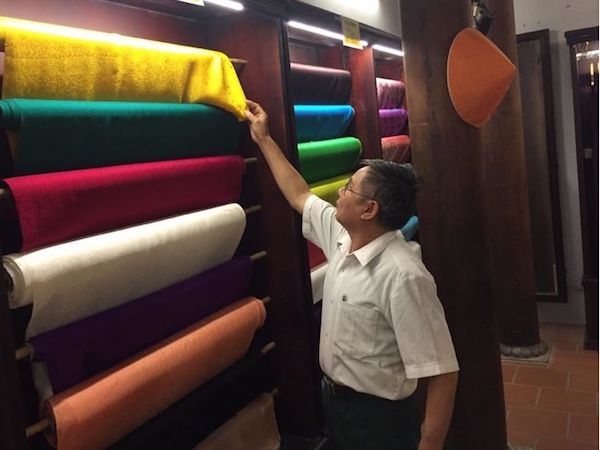 Chủ tịch làng nghề lụa Vạn Phúc: 'Khăn lụa Khaisilk hoán đổi nhãn mác là việc làm phi đạo đức'