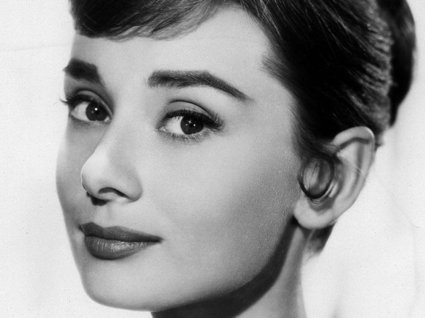 Huyền thoại Audrey Hepburn: Một cuộc tình bí mật, bi kịch 5 lần bị sảy thai cho tới một vẻ đẹp đi vào bất tử
