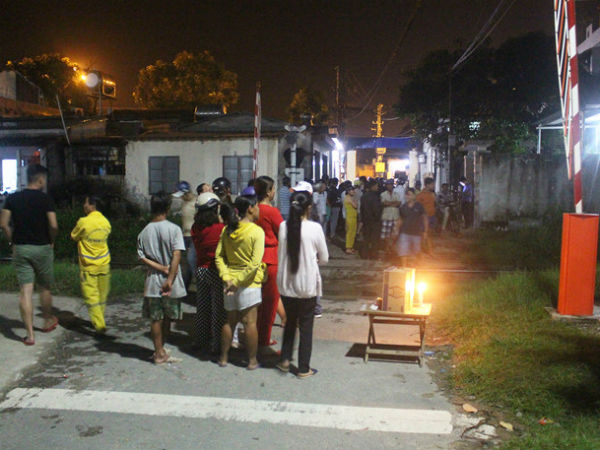 Nam thanh niên bị tàu hỏa kéo lê hơn 10 mét