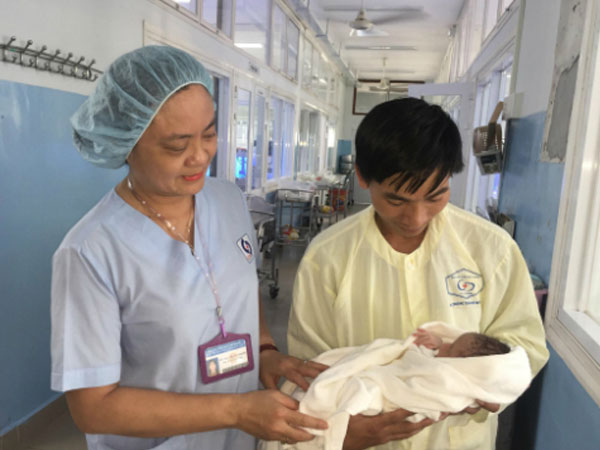 Thai phụ bị ung thư hôn mê vẫn sinh con thành công