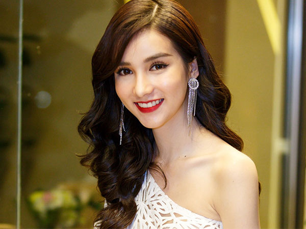 Thiên thần chuyển giới Thái Lan: 'Mong có người đàn ông chấp nhận tôi'
