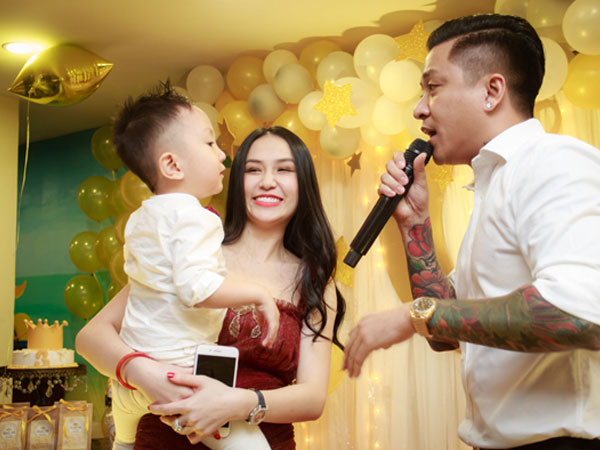 Vợ chồng Tuấn Hưng mở tiệc sinh nhật 3 tuổi hoành tráng cho con trai