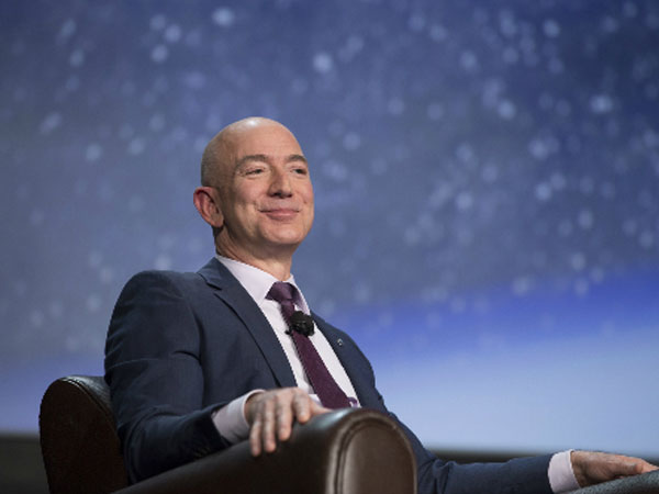 Black Friday giúp ông chủ Amazon đạt tài sản 100 tỷ USD