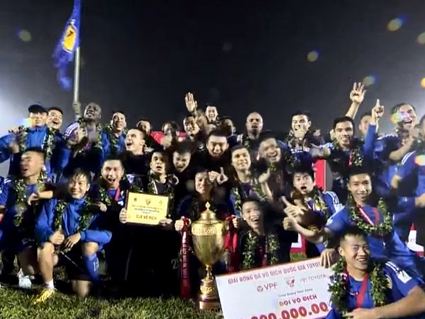 CLB Hà Nội ngã, Quảng Nam lên ngôi: Nói "cơ cấu" là xúc phạm...