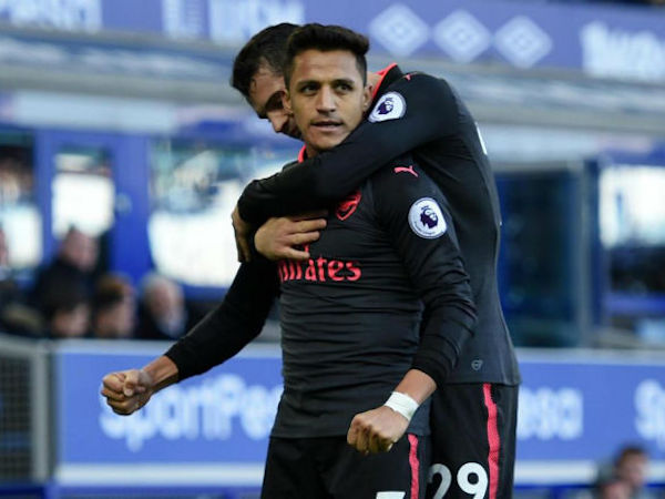 Arsenal bán Sanchez 'rẻ như cho': Barca vui, Man City – PSG phẫn nộ