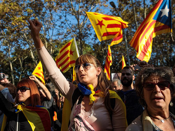 Catalonia tuyên bố độc lập, Tây Ban Nha lập tức rút quyền tự trị