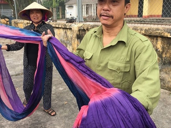 Khaisilk nói chủ yếu thu mua lụa ở làng nghề Nha Xá, người dân nói không