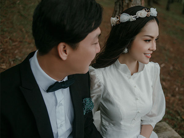 Vợ chồng Dương Cẩm Lynh chụp ảnh cưới cùng con trai 1 tuổi