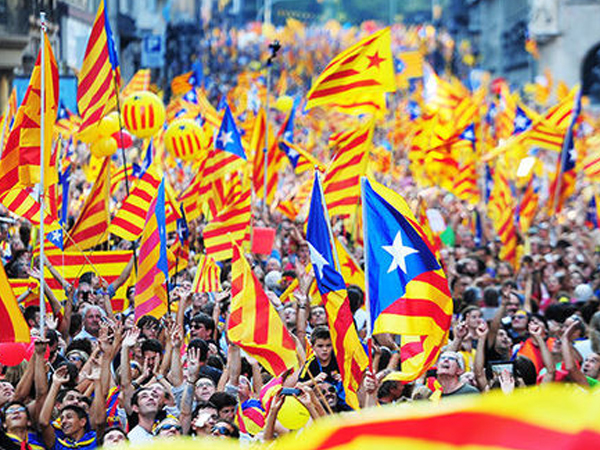 Gần 25% người Catalonia muốn tách khỏi Tây Ban Nha