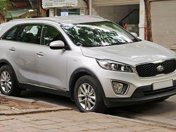 Kia Sorento thế hệ mới lăn bánh trên phố Hà Nội