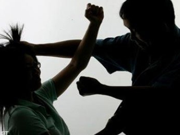 Miễn cưỡng kết hôn với người từng cưỡng hiếp mình, người phụ nữ bị bạo hành suốt 30 năm