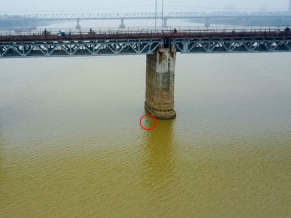 Quả bom dưới chân cầu Long Biên sẽ được xử lý như thế nào?