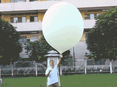 Video: Bóng 'khủng' giá nghìn USD được thả lên trời Sài Gòn mỗi ngày