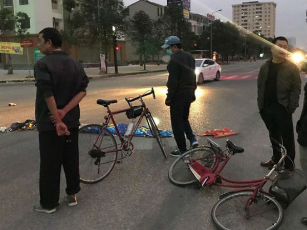 Xe tải tông cụ ông đi tập thể dục văng xa 5m rồi tháo chạy