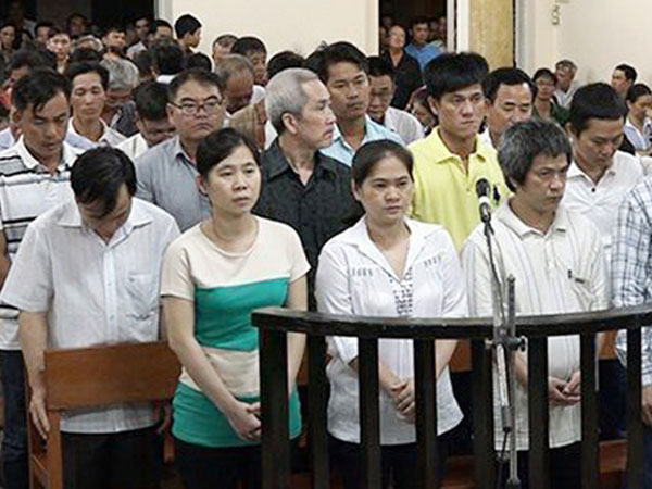 34 cựu cán bộ hải quan dắt tay nhau vào tù