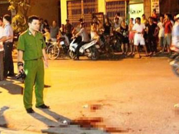 Cô gái đâm chết người yêu vì bị thách thức