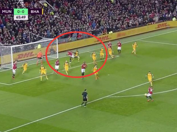 Đạp đối thủ, Lukaku vẫn thoát án treo giò