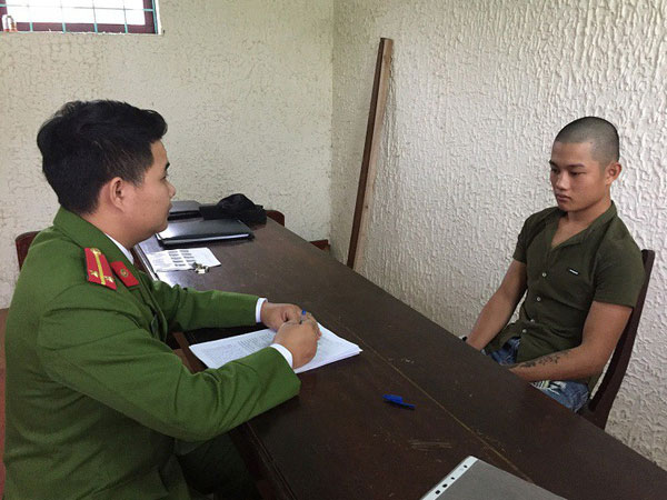 Lẻn vào trộm đồ rồi đốt luôn cửa hàng