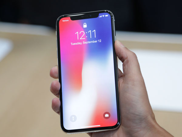 Samsung sẽ đánh bại iPhone X bằng cách nào?