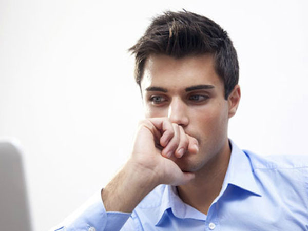 Tôi chẳng thể bỏ tật ngắm phụ nữ khác nên vợ đòi ly hôn