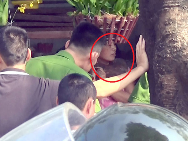 Video: Cảnh sát giải cứu nữ con tin bị kẻ ngáo đá kề dao vào cổ thế nào?
