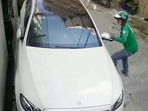 Grab lên tiếng vụ người mặc áo GrabBike trộm gương ô tô ca sĩ Tố My
