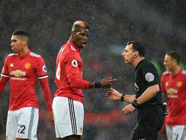 Man Utd mất ưu ái từ trọng tài thời hậu Alex Ferguson
