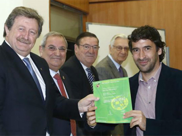 Raul Gonzalez nhận bằng Giám đốc Thể thao