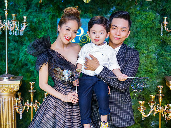 Bất ngờ trước khả năng uốn dẻo của cậu quý tử nhà Khánh Thi và Phan Hiển