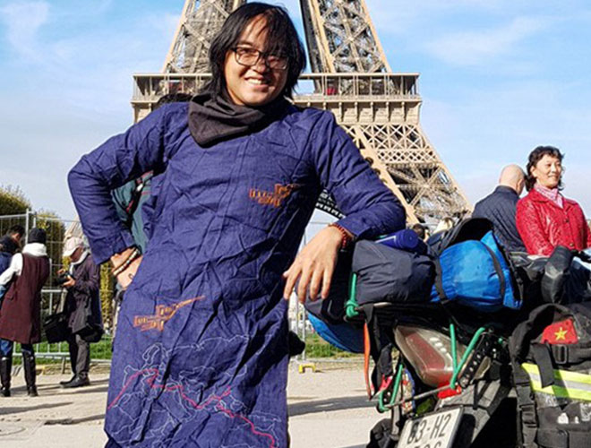 Chàng trai Việt cùng chiếc xe máy "check -in" ở Paris: Hành trình không tưởng phía sau bức ảnh
