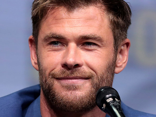 Chris Hemsworth - Chàng Thor đẹp trai trong phim và ông bố ngọt ngào ngoài đời khiến chị em đổ gục