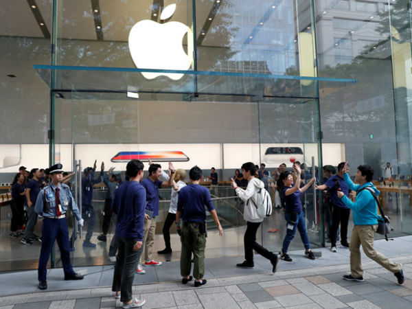 iPhone X: Trò tạo bom ma mãnh của Apple