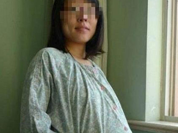 Mảnh giấy mẹ bầu lén nhét vào tay bác sĩ trước khi sinh, ai đọc cũng bất ngờ