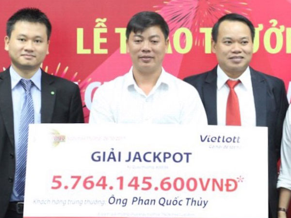 Người trúng jackpot của Vietlott kể chuyện chọn số “thật cứ như đùa”