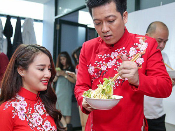 Nhã Phương hạnh phúc nhất showbiz, đi ăn ở đâu Trường Giang chăm đến đó
