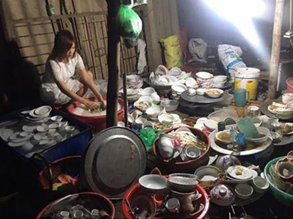 Sự thật ế ẩm đằng sau tấm ảnh cô gái rửa cả núi bát trong lần đầu ra mắt nhà bạn trai