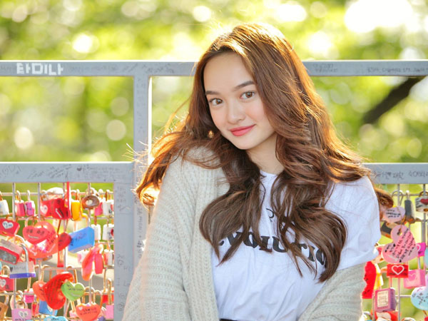 Hotgirl 'Em chưa 18' cao mét rưỡi vẫn gợi cảm khó cưỡng