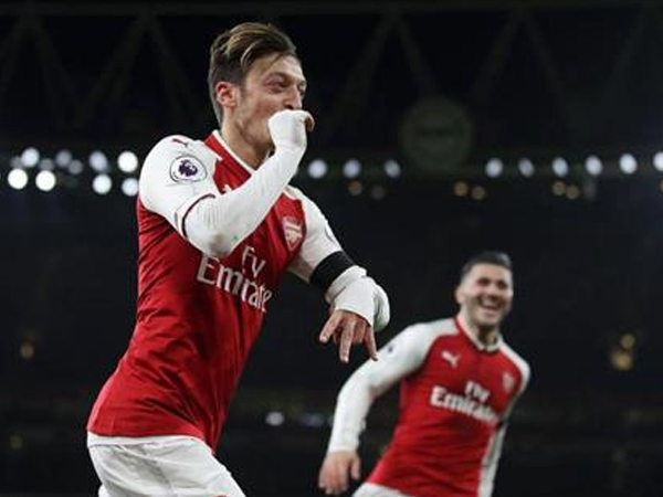 Người cũ Arsenal hết lời khen ngợi Mesut Ozil