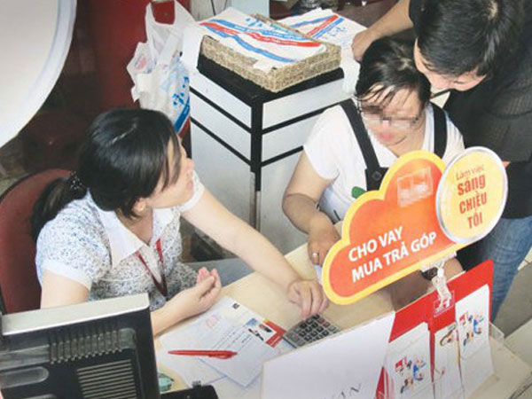 Người Sài Gòn mượn tiền xài thoải mái, không ngán lãi 'khủng'?
