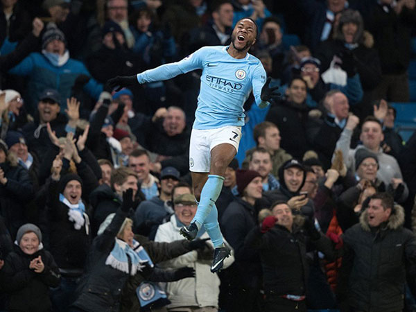 Sterling ghi bàn giây cuối cùng, Man City giữ mạch toàn thắng