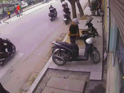 Video: Hai thanh niên đàng hoàng trộm SH giữa thanh thiên bạch nhật