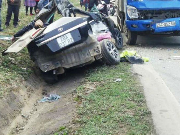 Vụ tai nạn 4 người chết ở Sơn La: Tài xế xe con đã tử vong