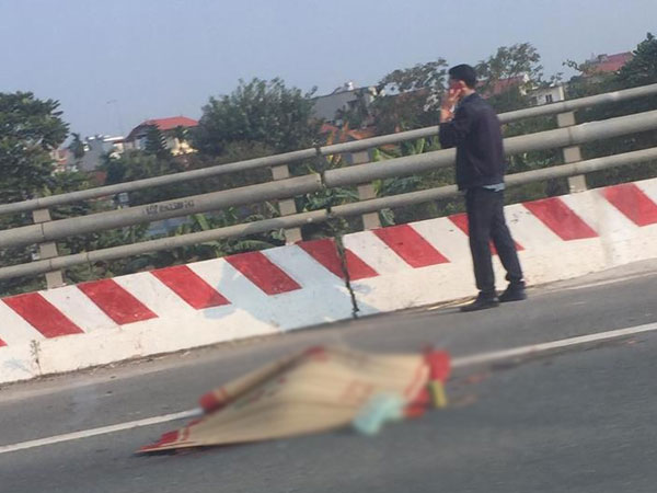Hà Nội: Chạy xe máy vào đường cao tốc chỉ dành cho ô tô, một người đàn ông thiệt mạng