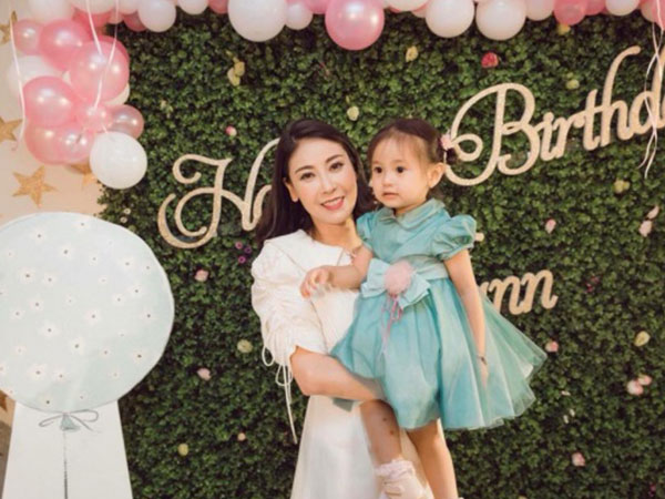 Hoa hậu Hà Kiều Anh tổ chức sinh nhật vui vẻ cho con gái