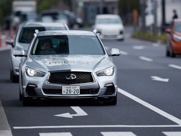 Infiniti Q50 tự lái xuất hiện trên đường phố Tokyo