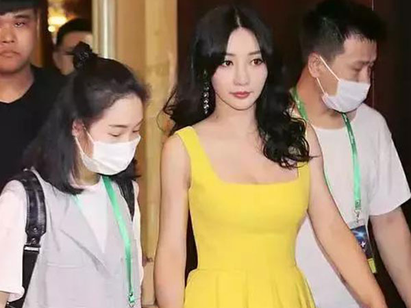 Kiếm tiền "dễ như ăn kẹo" nhờ làm trợ lý của sao: Sự thật ngỡ ngàng