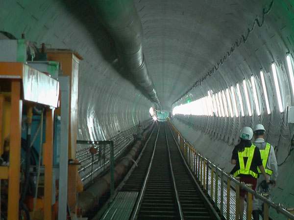 Video: Đường hầm 800m của tuyến metro Sài Gòn đã hình thành
