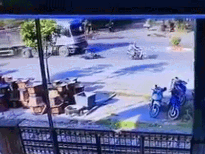 Video: Kinh hãi container chèn qua người nam thanh niên sau va chạm